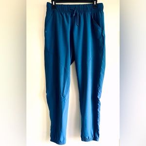 Under Armour jogging / hiking pants size M